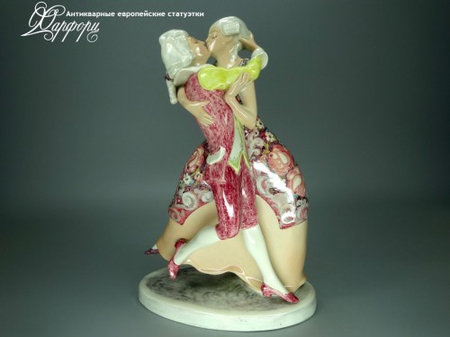 Купить фарфоровые статуэтки Goldscheider, Полёт любви, Германия